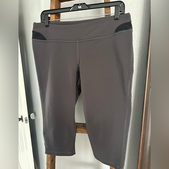 Lucy Charcoal and Black Active Leggings, size large - Picture 8 of 14